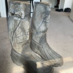 RedHead Camo Utility Waterproof Rubber Boots for Men. Size 10.